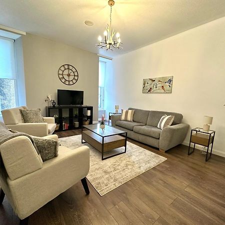 Large City Centre Apartment Perth Bagian luar foto